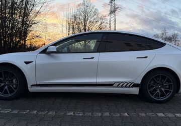 Tesla Model 3 55.570 km 26.800 &euro; Velbert 42549