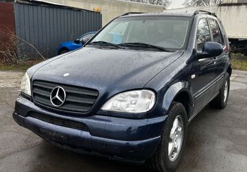 Mercedes-Benz ML 320 210.000 km 2.400 &euro; Oberhausen 46149