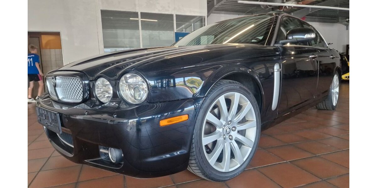 Jaguar XJ8 181.320 km 24.900 &euro; Gelsenkirchen 45884