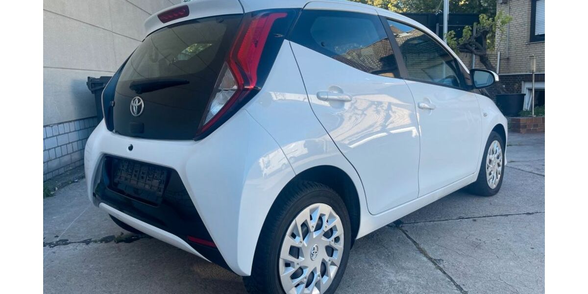 Toyota Aygo (X) 96.000 km 10.500 &euro; Herne 44653