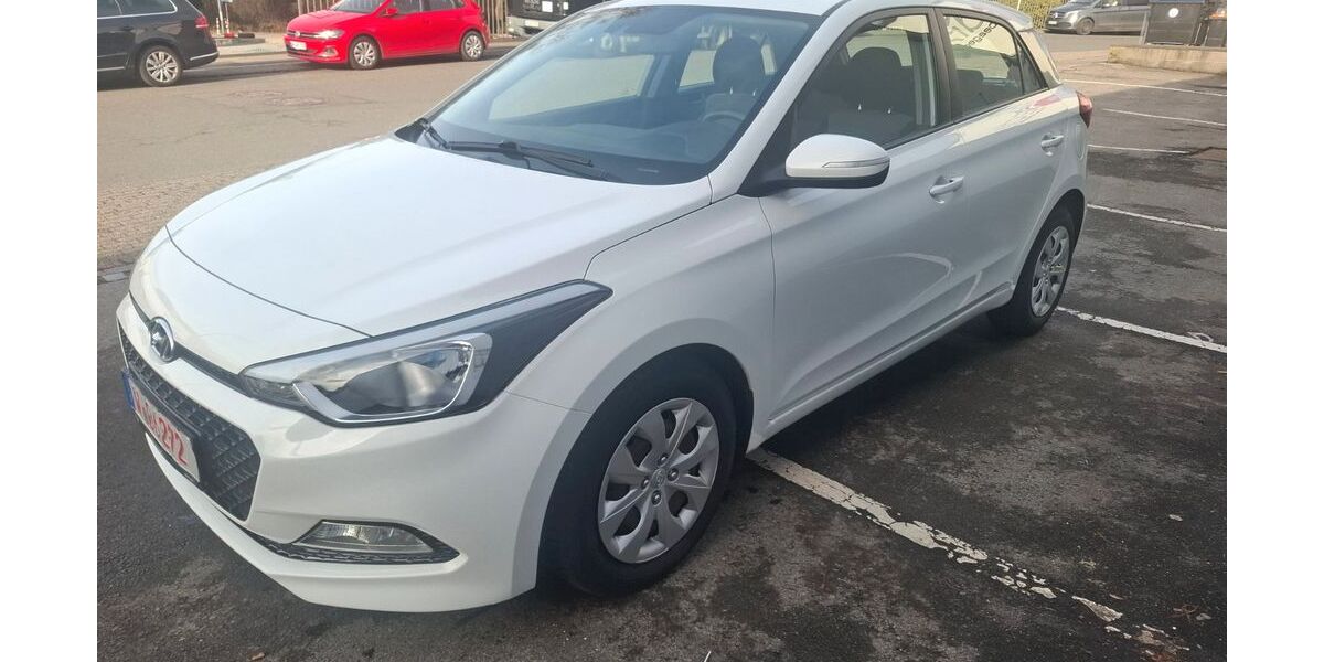 Hyundai i20 62.000 km 8.990 &euro; wuppertal 42277