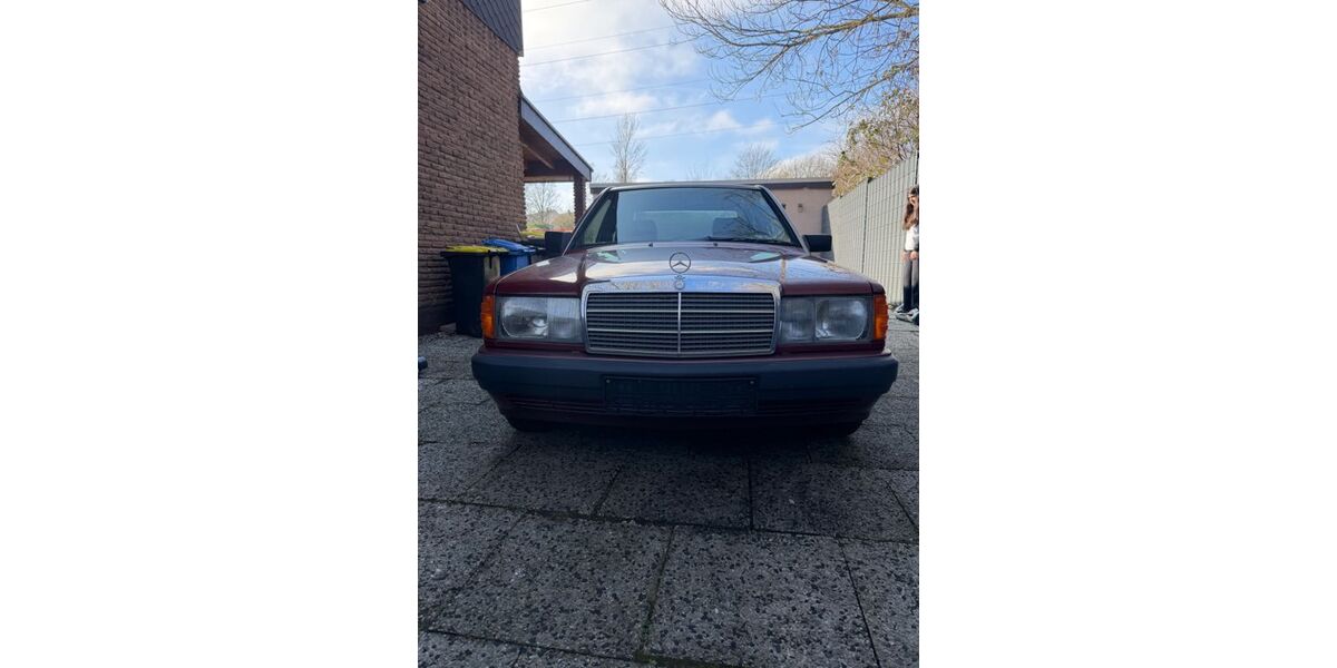 Mercedes-Benz 190 118.524 km 7.500 &euro; Essen 45355