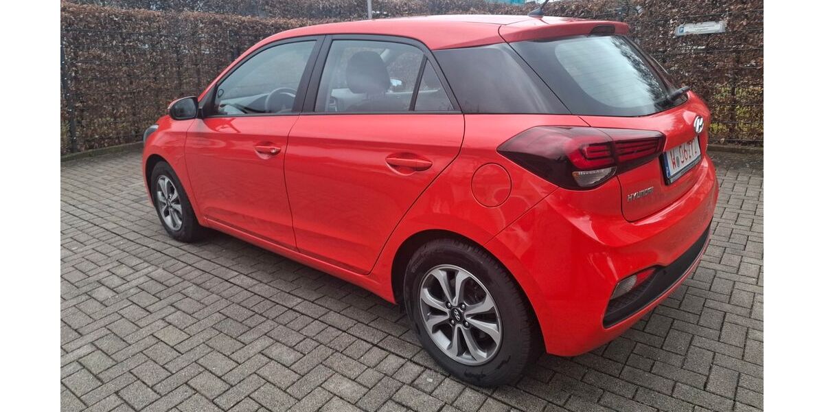Hyundai i20 99.000 km 8.490 &euro; wuppertal 42277