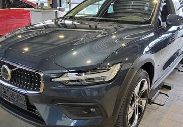 Volvo V60 Cross Country 24.618 km 37.950 &euro; Essen-Kray 45309