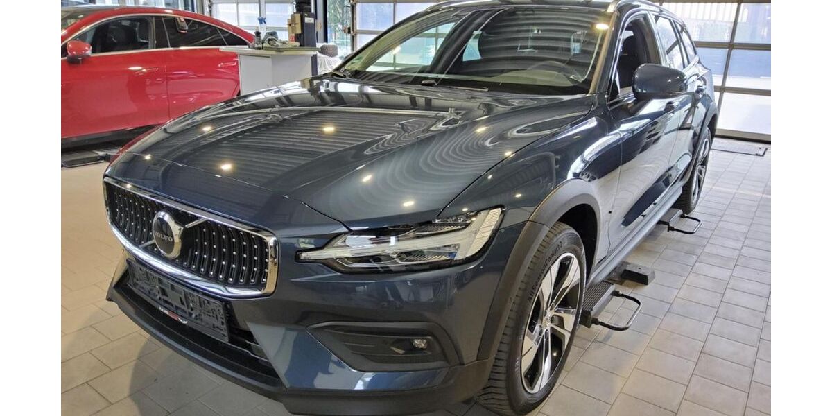 Volvo V60 Cross Country 24.618 km 37.950 &euro; Essen-Kray 45309