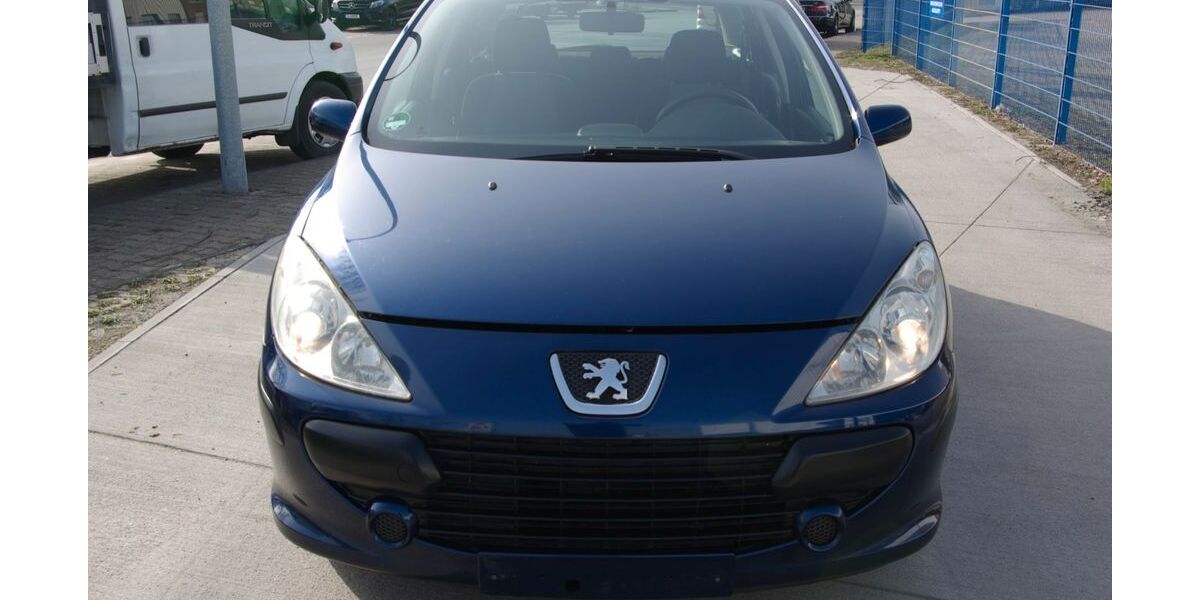 Peugeot 307 150.000 km 2.880 &euro; Bottrop 46242