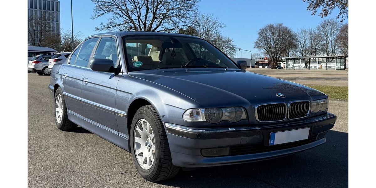 BMW 728 246.139 km 9.999 &euro; Dortmund 44139
