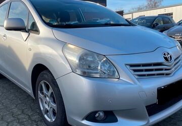 Toyota Verso 80.900 km 8.799 &euro; DORTMUND 44263