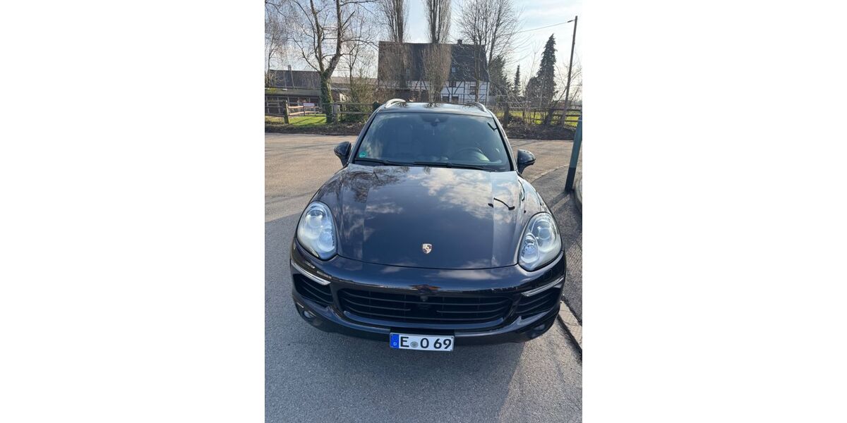 Porsche Cayenne 203.000 km 28.700 &euro; Essen 45327