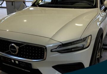 Volvo V60 Cross Country 32.564 km 34.490 &euro; Essen-Kray 45309