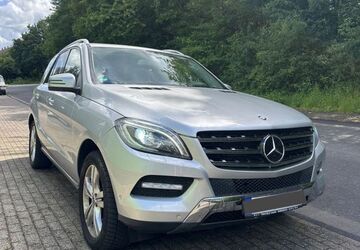 Mercedes-Benz ML 350 206.000 km 15.500 &euro; Essen 45355