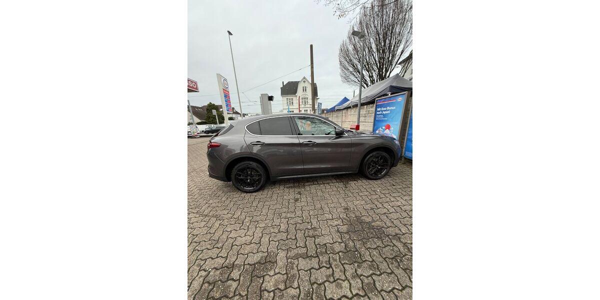 Alfa Romeo Stelvio 135.000 km 17.499 &euro; Dortmund 44269