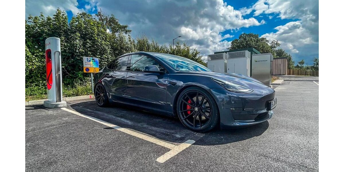 Tesla Model 3 61.790 km 28.900 &euro; Gevelsberg 58285