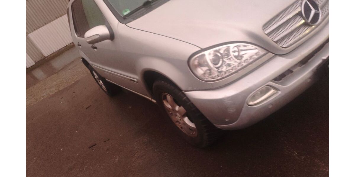 Mercedes-Benz ML 350 221.440 km 2.199 &euro; Essen 45356