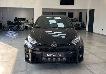 Toyota Yaris 3.806 km 42.800 &euro; Oberhausen 46049