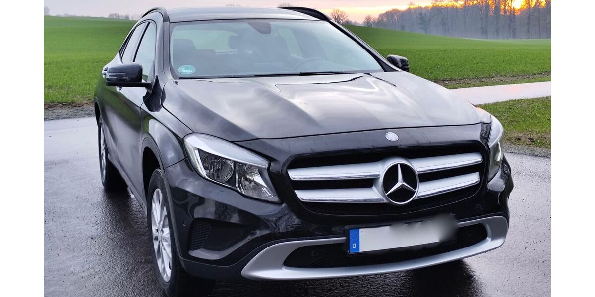 Mercedes-Benz GLA 200 90.000 km 17.500 &euro; Bochum 44795