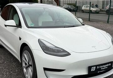 Tesla Model 3 19.000 km 28.950 &euro; Wuppertal 42285