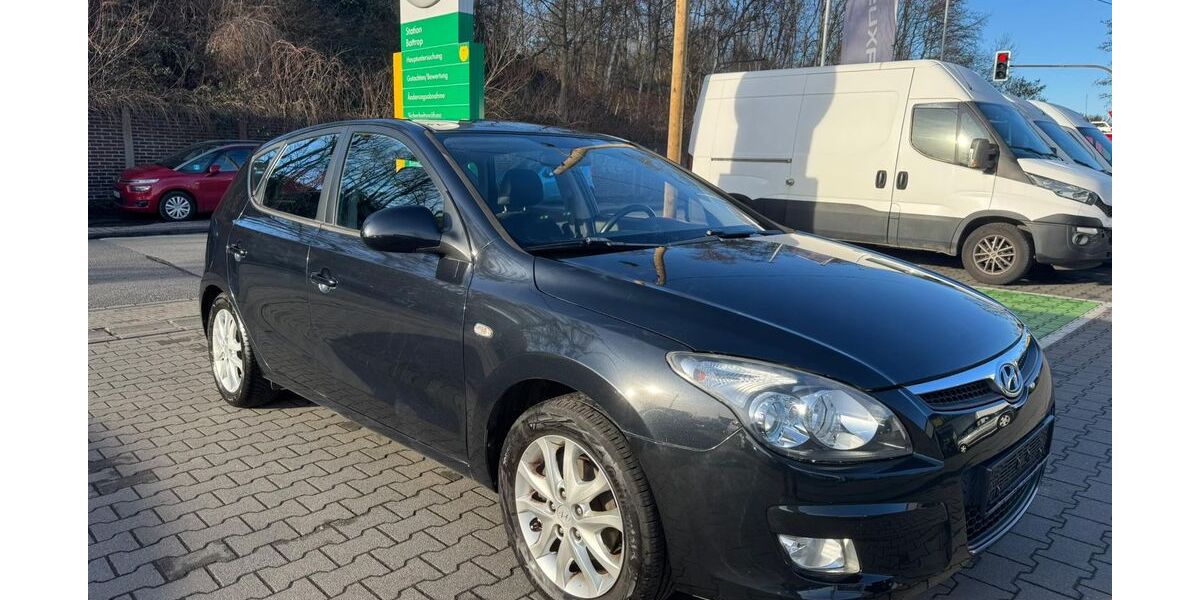 Hyundai i30 121.000 km 4.890 &euro; Bottrop 46238