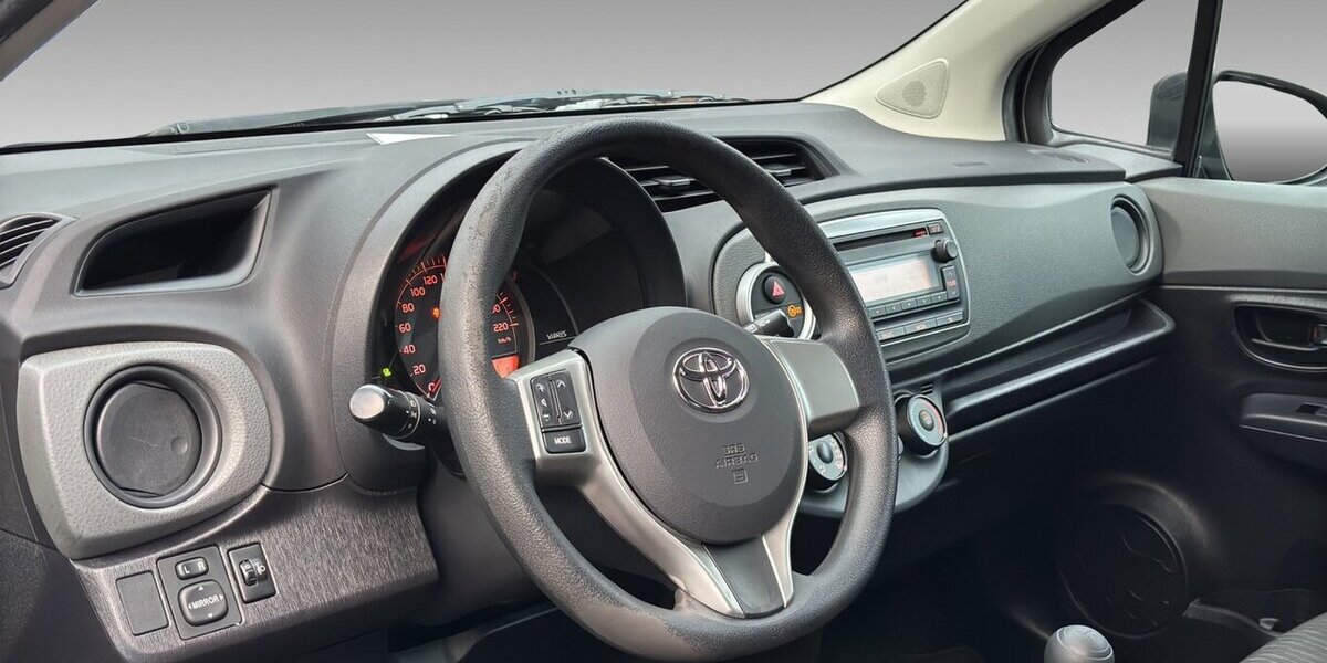 Toyota Yaris 1.0 Basic Radio 91.836 km 2.700 &euro; Wuppertal 42327