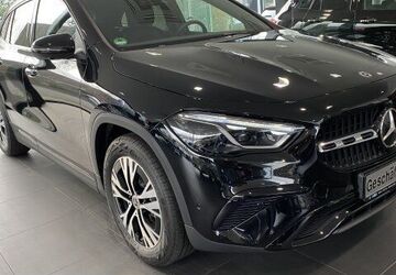 Mercedes-Benz GLA 200 8.000 km 43.390 &euro; Essen 45257