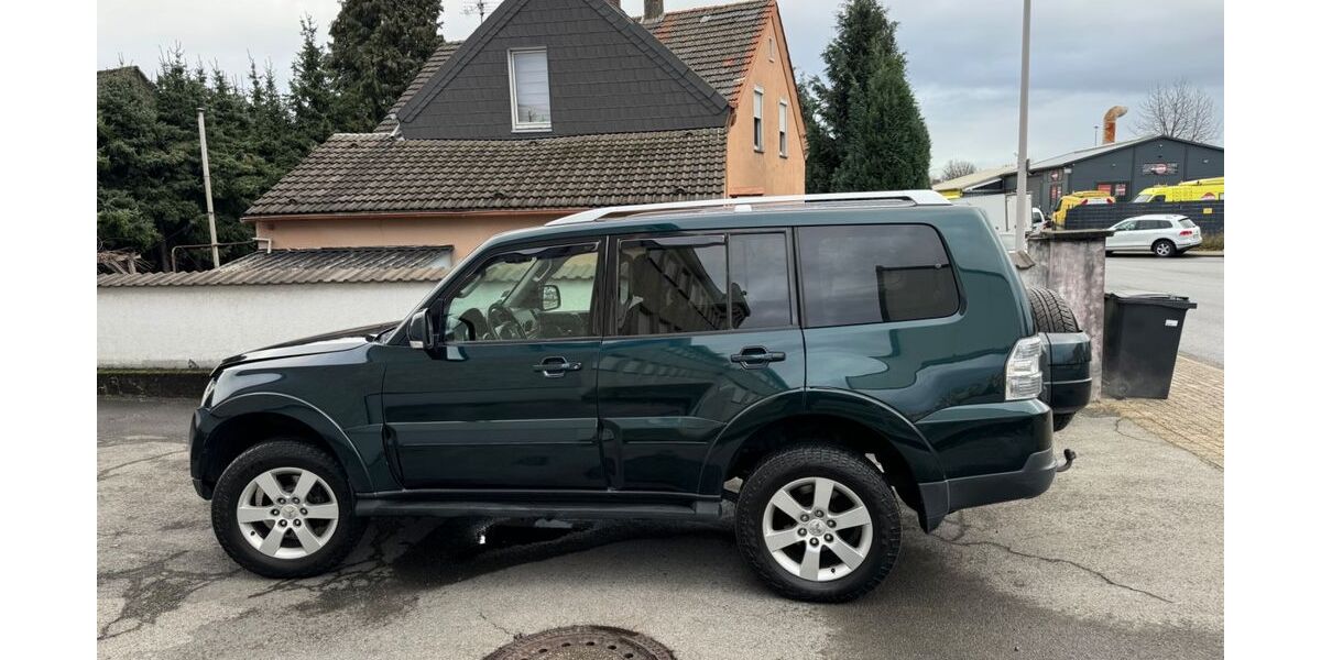 Mitsubishi Pajero 303.110 km 15.500 &euro; Mülheim an der Ruhr 45472