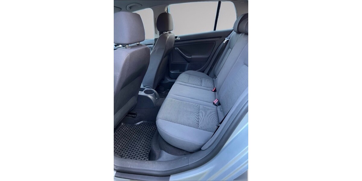 VW Golf 5 148.587 km 3.350 &euro; Dortmund 44135