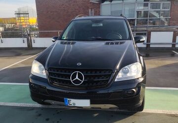 Mercedes-Benz ML 500 196.000 km 12.300 &euro; Essen 45355