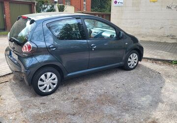 Toyota Aygo (X) 31.560 km 5.600 &euro; Oberhausen 46045