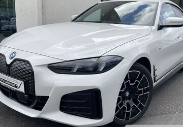 BMW i4 29.741 km 48.870 &euro; Essen 45134