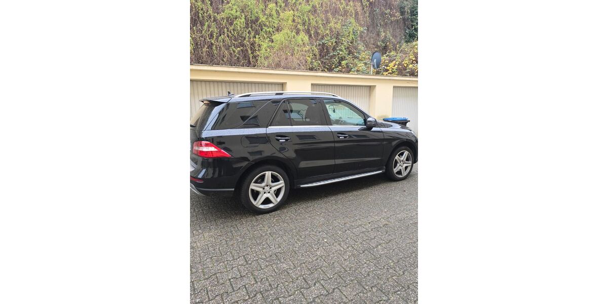 Mercedes-Benz ML 350 215.000 km 19.500 &euro; Wuppertal 42119