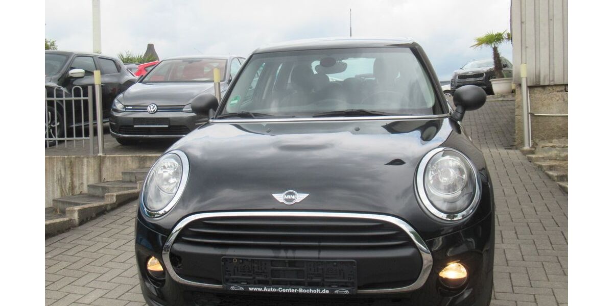 Mini One First 93.217 km 9.890 &euro; Herne 44653